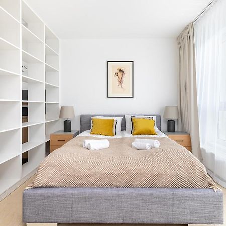 Sierpinskiego 1A - Studio With Balcony & Desk - Remote Work By Noclegi Renters วอร์ซอ ภายนอก รูปภาพ