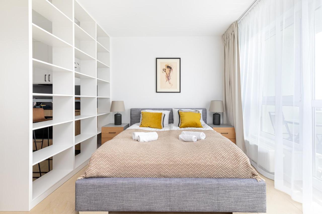 Sierpinskiego 1A - Studio With Balcony & Desk - Remote Work By Noclegi Renters วอร์ซอ ภายนอก รูปภาพ